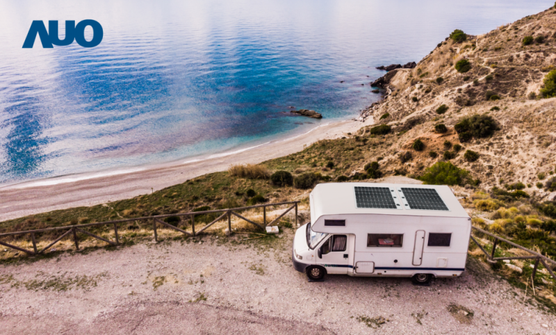 「可撓輕量化太陽光電板SunCurva」使用輕量特殊耐候型複合板取代傳統太陽能板的玻璃前板，不僅降低70%重量，每米平方僅3Kg；具有抗衝擊性能及通過電磁相容性測試，可應用於交通運輸工具，如露營車、遊艇等